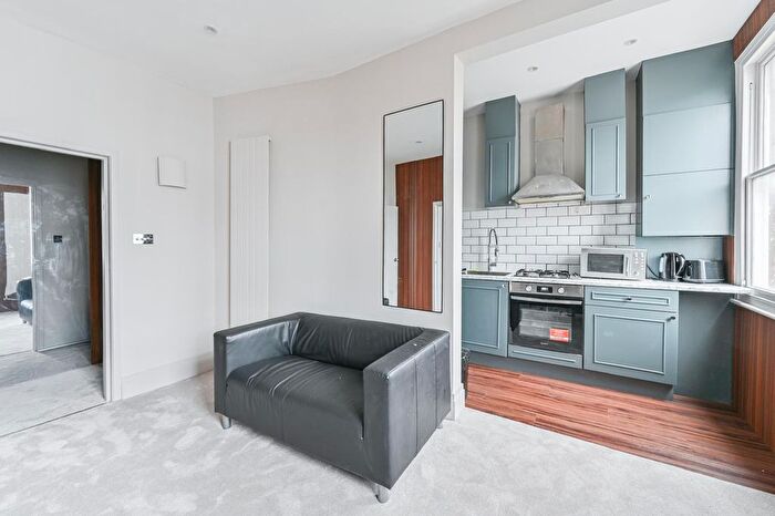 1 Bedroom Flat To Rent In Sternhold Avenue, London, SW2