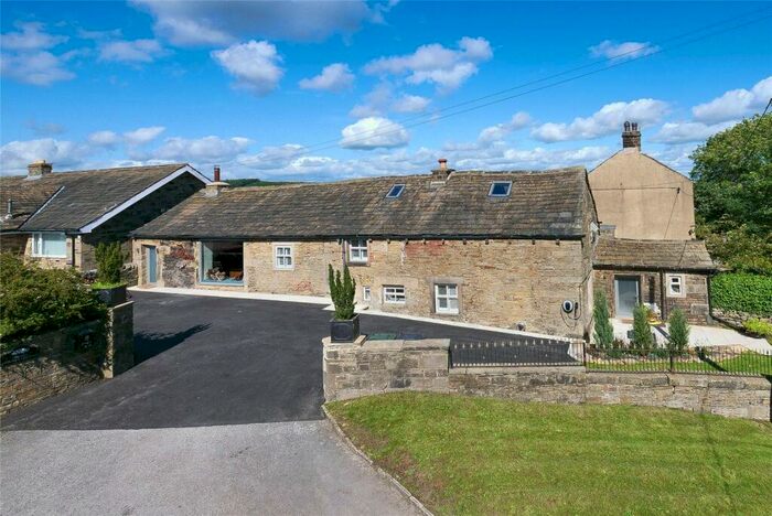 3 Bedroom Detached House For Sale In Heights Lane, Eldwick, West Yorkshire, BD16