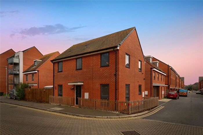 3 Bedroom Detached House For Sale In Malthouse Drive, Grays, Essex, RM17