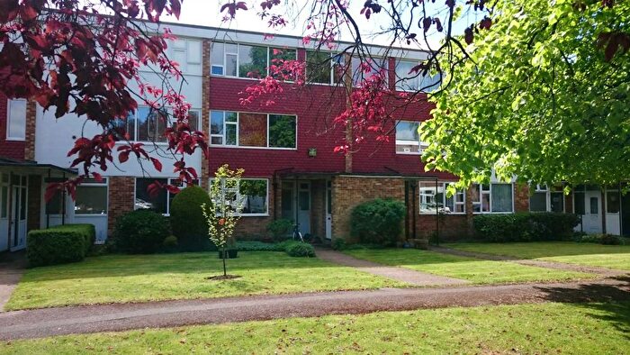 1 Bedroom Flat To Rent In Hollies Court, Addlestone, KT15