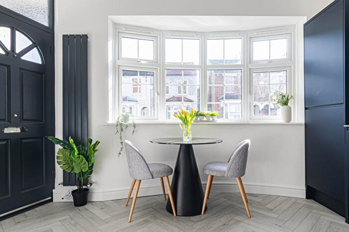 2 Bedroom Flat For Sale In Davidson Road, Croydon, CR0