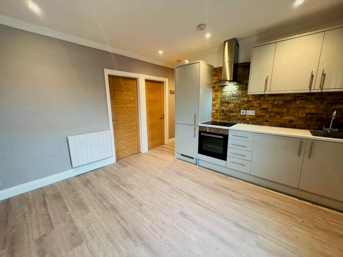 2 Bedroom Flat To Rent In Wood Street, London, E17