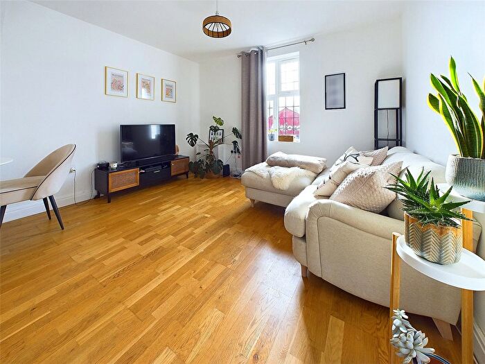 2 Bedroom Flat To Rent In Heath Road, Twickenham, TW1
