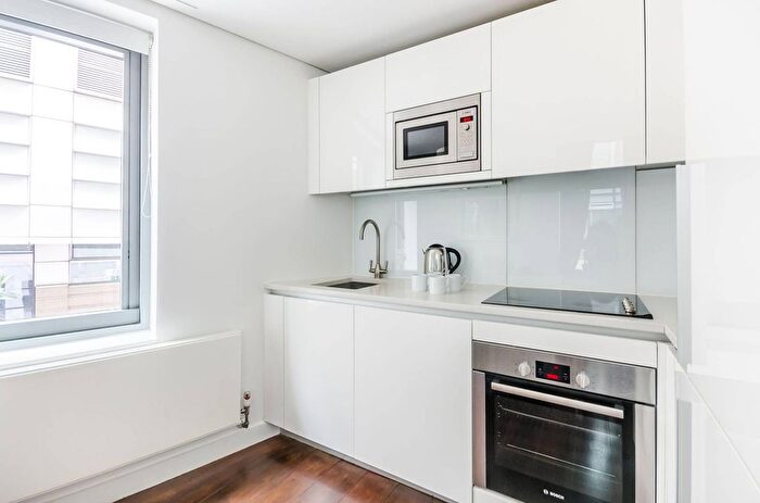 3 Bedroom Flat To Rent In Merchant Square East, Hyde Park Estate, London, W2