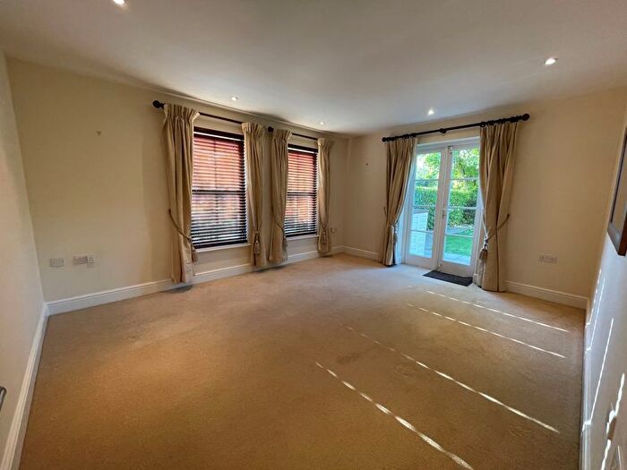 2 Bedroom Flat To Rent In Anchor Court, Poundfield Lane, Cookham, Maidenhead, SL6