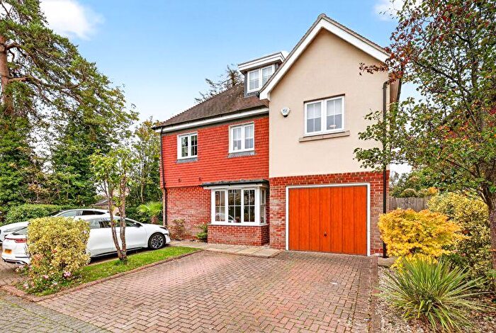 5 Bedroom Detached House For Sale In Highfield Park, Row Town, KT15