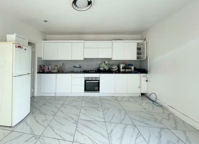 4 Bedroom Flat To Rent In Craven Park, Harlesden, NW10