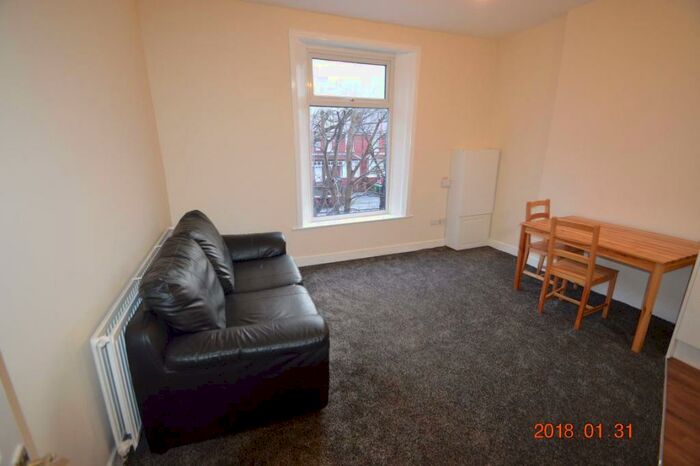 2 Bedroom Flat To Rent In Birch Lane, Manchester, M13