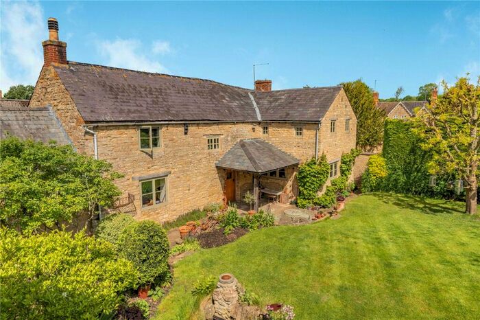 4 Bedroom Detached House For Sale In Bridge Road, Stoke Bruerne, Towcester, Northamptonshire, NN12