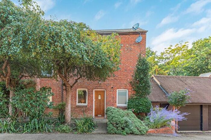 2 Bedroom Apartment To Rent In St Andrews Lane, Headington, OX3
