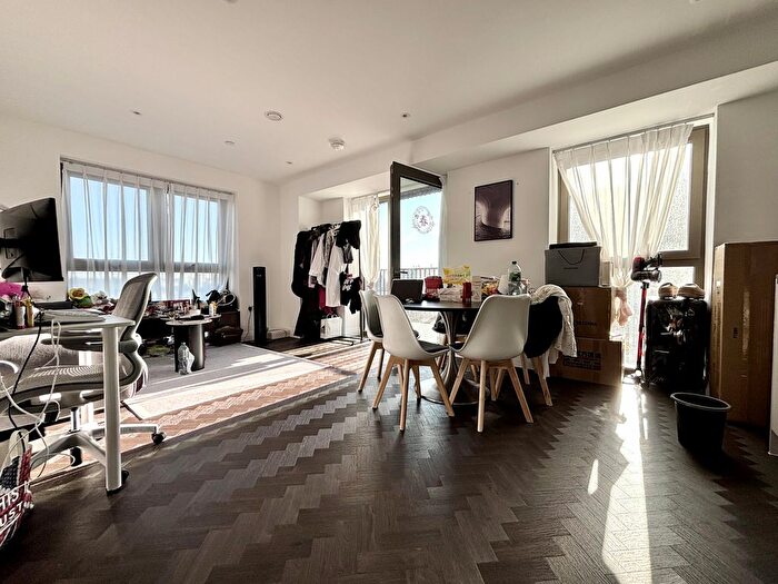 1 Bedroom Flat To Rent In Eden Place, London, E16