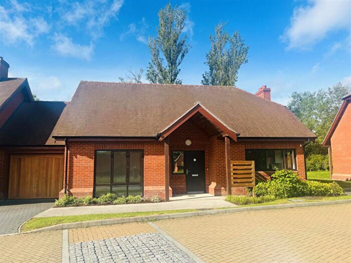 2 Bedroom Semi-Detached Bungalow For Sale In Friary Meadow, Titchfield, PO15