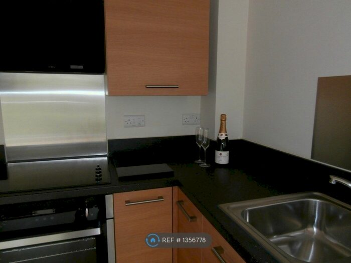 2 Bedroom Flat To Rent In Kingsteignton Road, Newton Abbot, TQ12