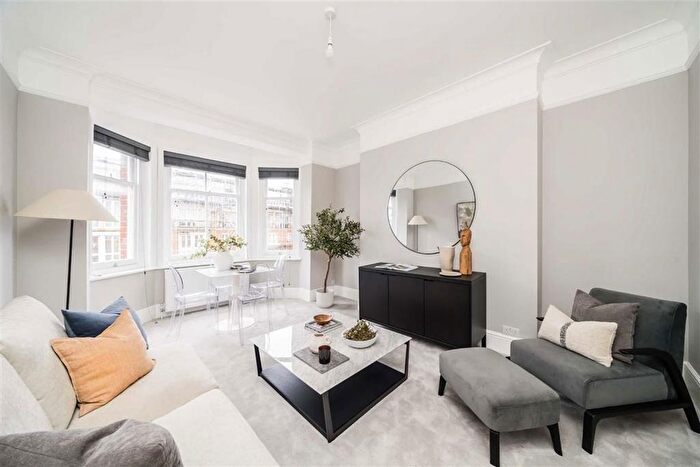 3 Bedroom Flat To Rent In Fulham Road, London, SW10