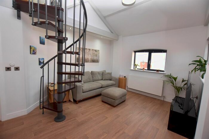 2 Bedroom Flat To Rent In Banner House, Briar Close, Evesham, WR11