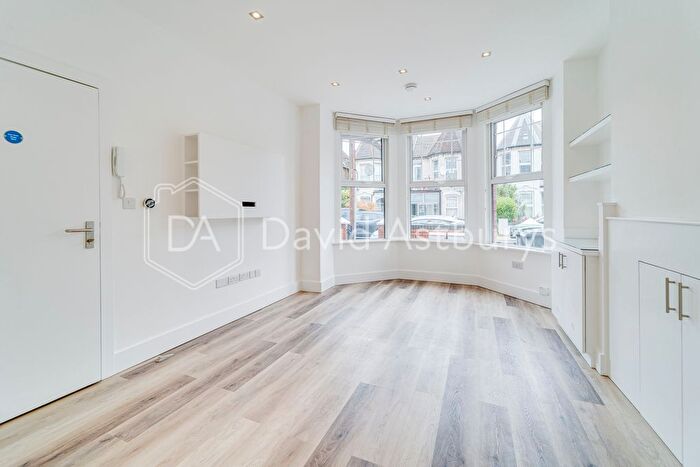 Studio To Rent In Sylvan Avenue, Wood Green, London, N22