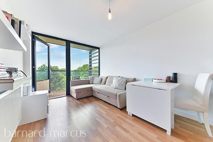 1 Bedroom Flat To Rent In Bloemfontein Road, London, W12