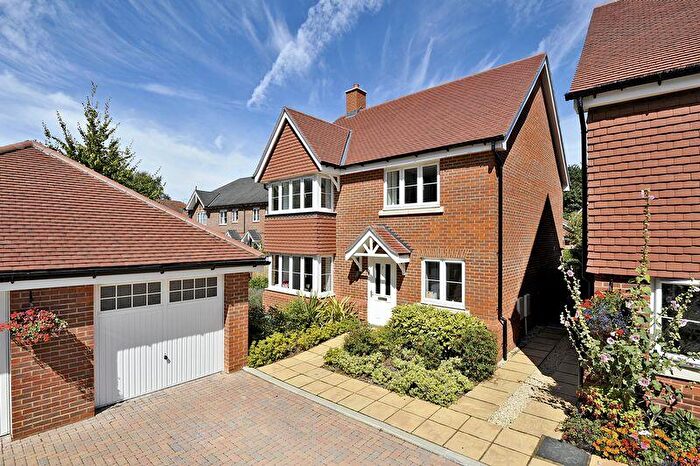 4 Bedroom Detached House To Rent In Grayling Close, Godalming, GU7