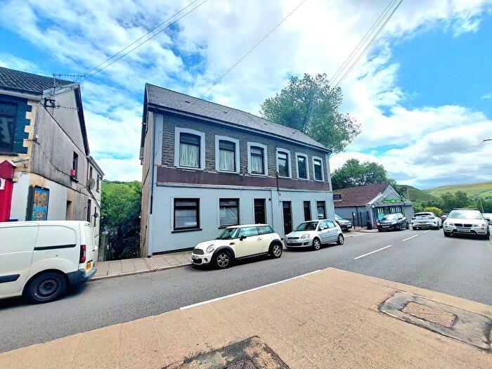 2 Bedroom Flat To Rent In East Road, Ferndale, CF43
