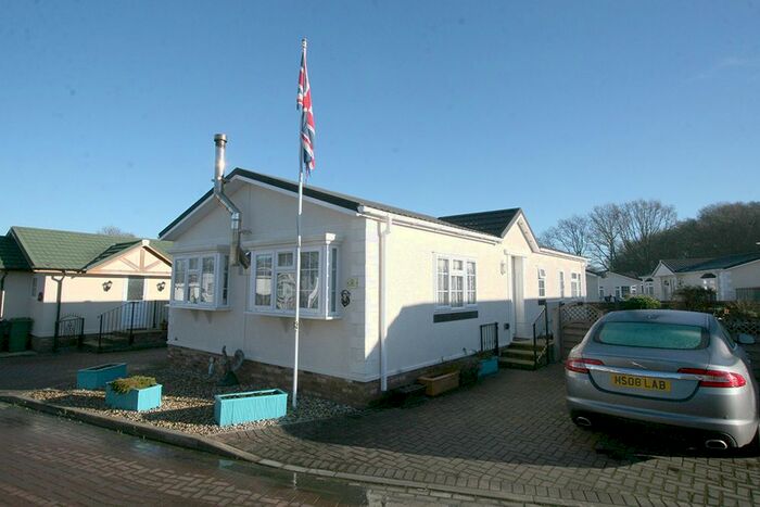 2 Bedroom Mobile/park Home For Sale In Woodlands Park, Biddenden TN27