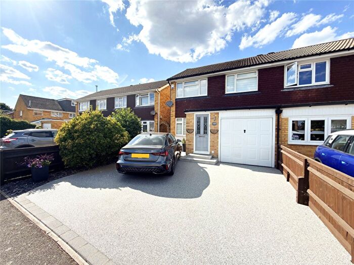 4 Bedroom Semi Detached House For Sale In Claremont Road, Hextable, Kent, BR8