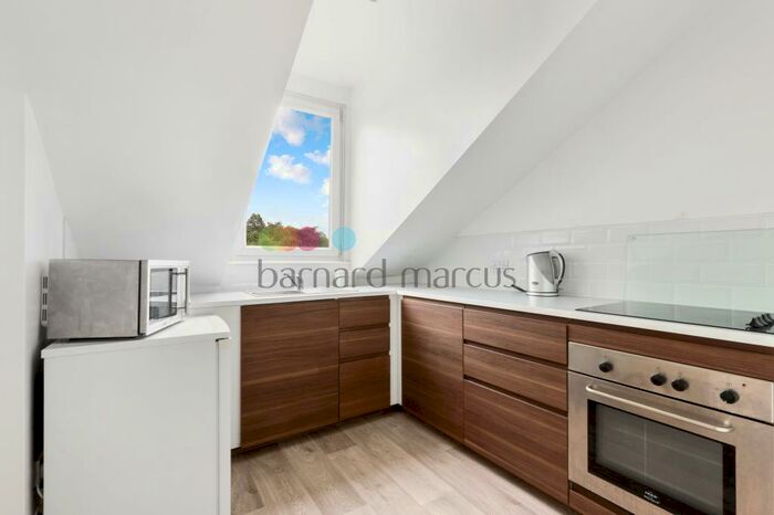 2 Bedroom Apartment To Rent In Croham Road, South Croydon, CR2