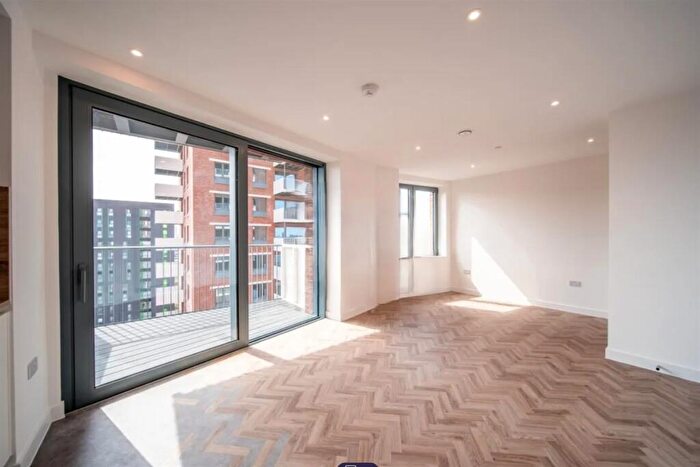 Apartment To Rent In Skyline Apartments, Makers Yard, E3