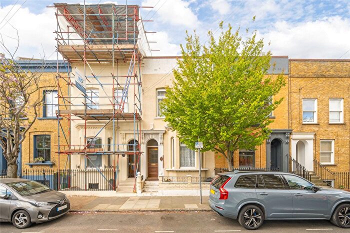 3 Bedroom Detached House For Sale In Driffield Road, Bow, London, E3