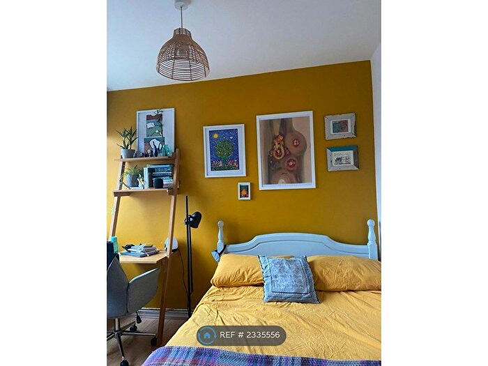 1 Bedroom Flat To Rent In Conway House, London, SW2