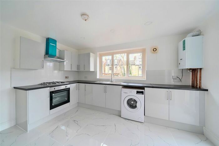 2 Bedroom Flat To Rent In Tewkesbury Terrace, Bounds Green, London, N11