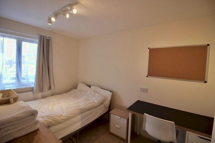 4 Bedroom Town House To Rent In Bushelton Close, Coventry, CV1