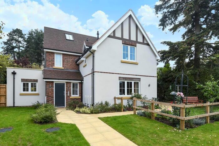 2 Bedroom Flat To Rent In Cumnor Hill, Botley, OX2