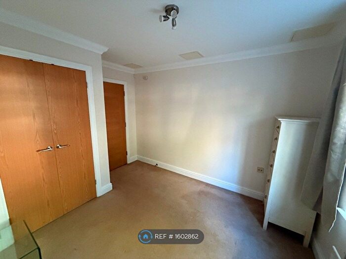 2 Bedroom Flat To Rent In Albion Road, Sutton, SM2