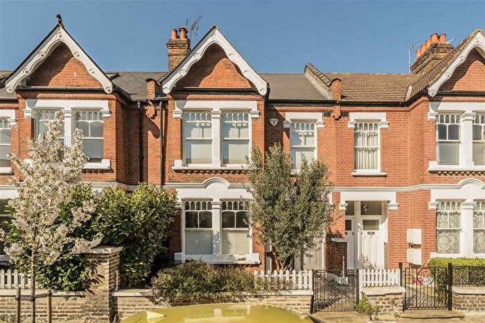 3 Bedroom Maisonette For Sale In Jeddo Road, Shepherd's Bush, W12