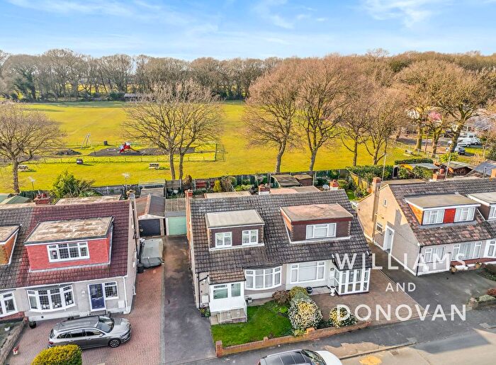 2 Bedroom Chalet For Sale In Lewes Way, Benfleet, SS7
