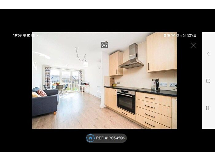 2 Bedroom Flat To Rent In Mercer Court, London, E1