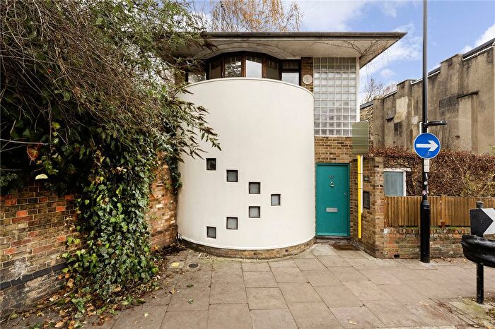 1 Bedroom Detached House To Rent In Gillespie Road, London, N5