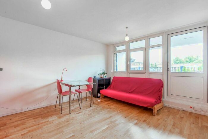 1 Bedroom Flat To Rent In Stockwell Park Road, Stockwell, London, SW9