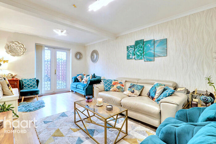 3 Bedroom Semi-Detached House For Sale In Bellhouse Road, Romford, RM7