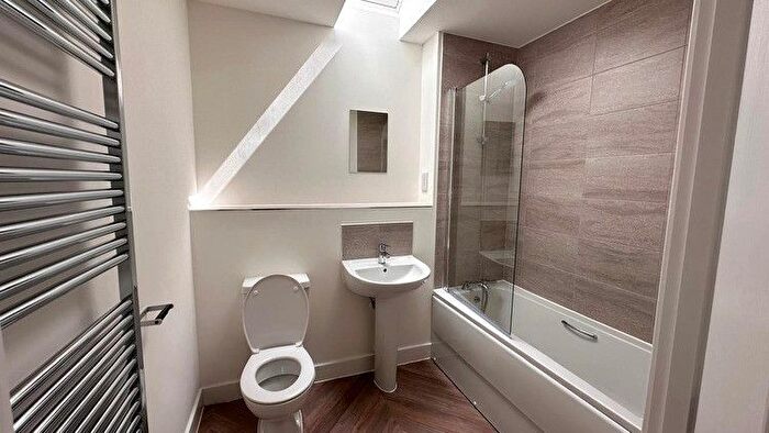 2 Bedroom Maisonette For Sale In Little Cotton Farm, Dartmouth, TQ6