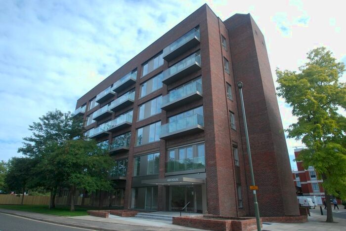 2 Bedroom Flat To Rent In Fairfield Avenue, Staines, TW18