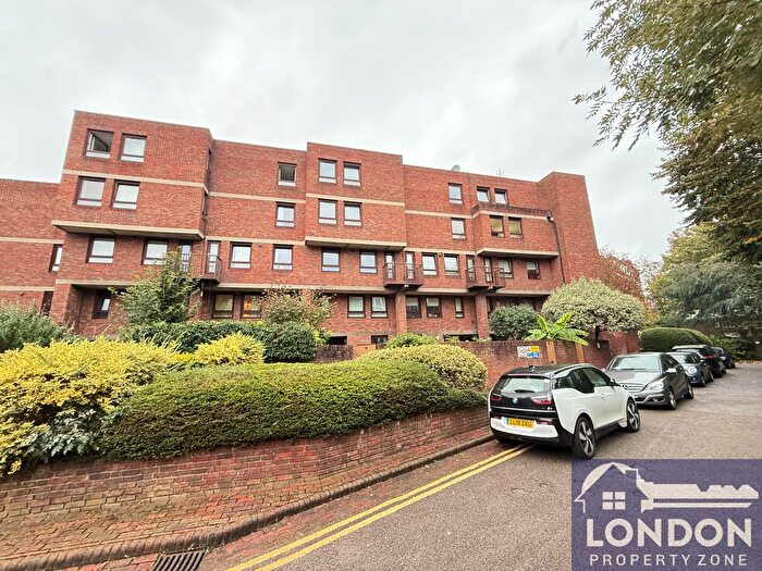 3 Bedroom Flat To Rent In More Close, West Kensington, London, W14