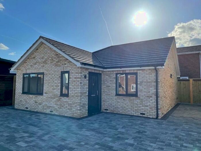 2 Bedroom Bungalow To Rent In Lancaster Road, Rayleigh, SS6