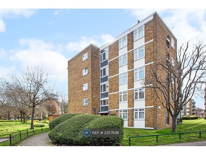 2 Bedroom Flat To Rent In Deeside Road, London, SW17