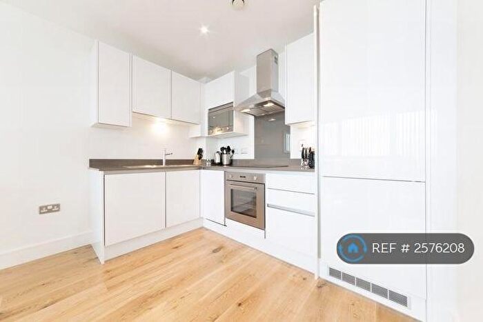 1 Bedroom Flat To Rent In Sovereign Tower, London, E16