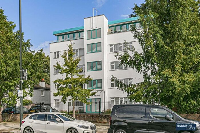 Studio For Sale In Upper Teddington Road, Kingston Upon Thames, KT1