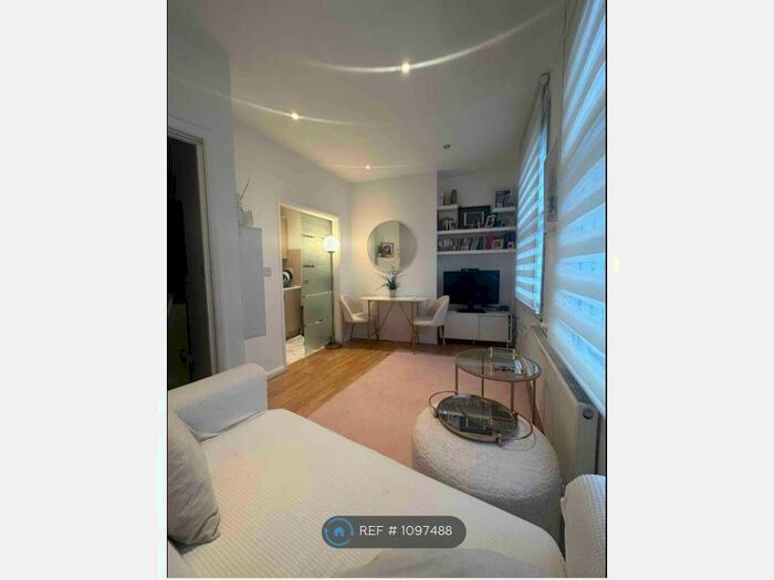 1 Bedroom Flat To Rent In New Kings Road, London, SW6