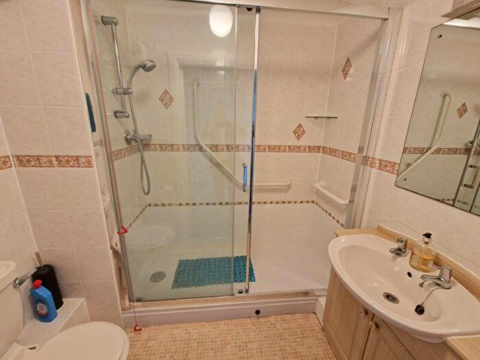 1 Bedroom Flat For Sale In Rolle Road, Exmouth, EX8