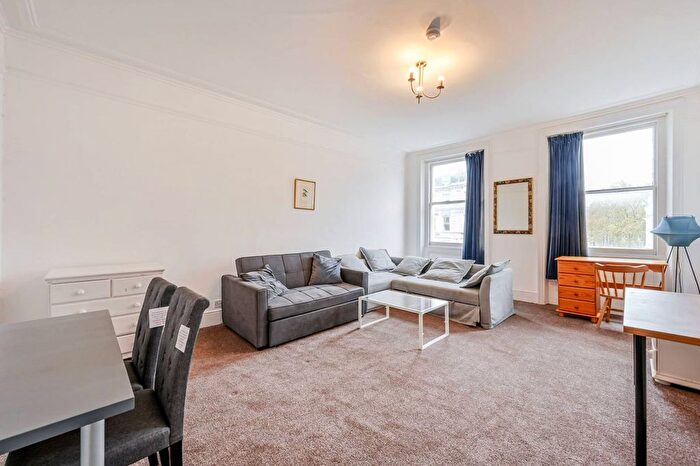 3 Bedroom Flat To Rent In Cromwell Road, South Kensington, London, SW7