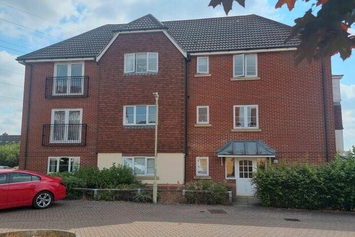 2 Bedroom Flat To Rent In Hedgers Way, Ashford, TN23
